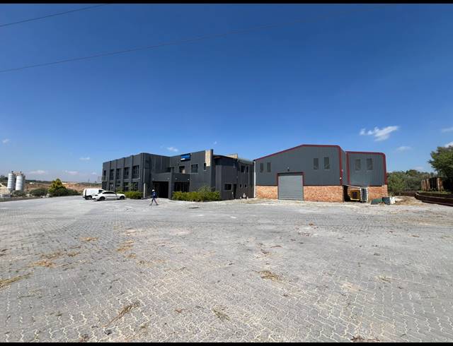2,499M² WAREHOUSE FOR SALE IN SAMRAND BUSINESS PARK